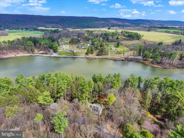 $389,900 | 92 Shoreline Drive, Pine Grove, PA 17963