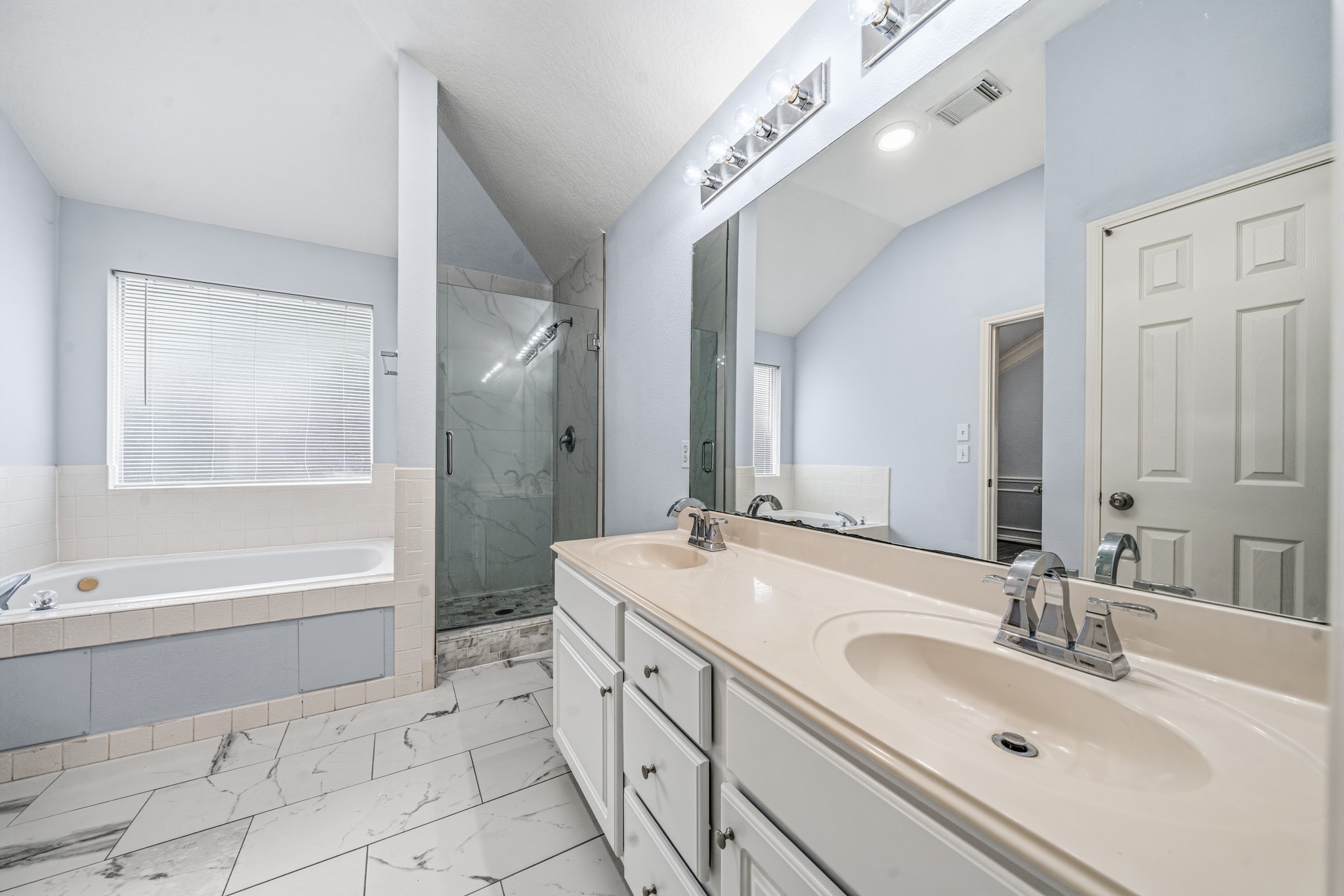 15007 Changing Oak Ridge Court Houston, TX 77082 - Photo 17 of 28