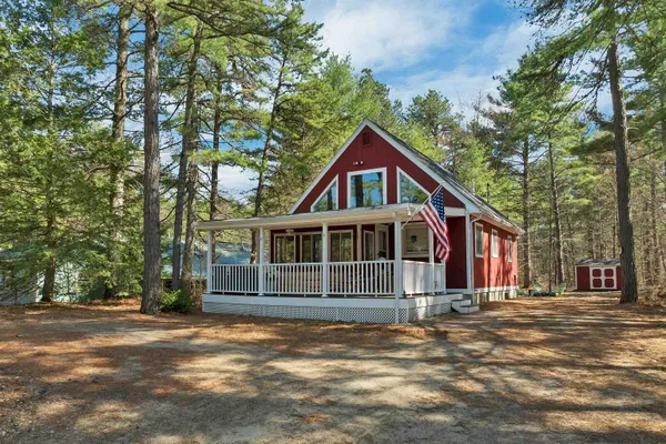 $549,900 | 206 East Chocorua River Drive, Tamworth, NH 03886