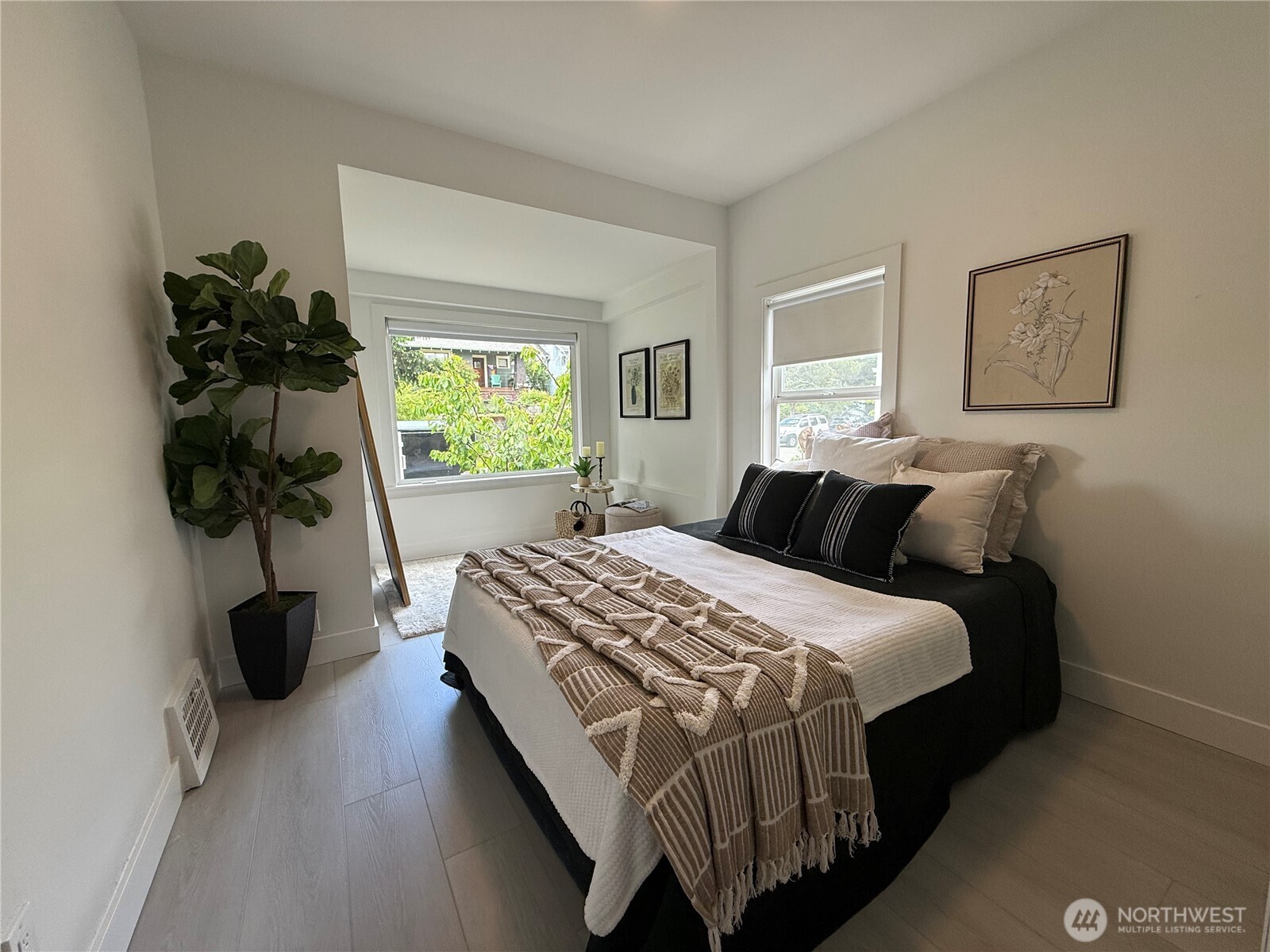 4642 Eastern Avenue North Seattle, WA 98103 - Photo 16 of 34