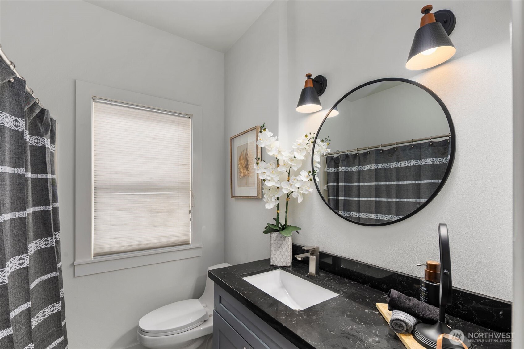 4642 Eastern Avenue North Seattle, WA 98103 - Photo 18 of 34