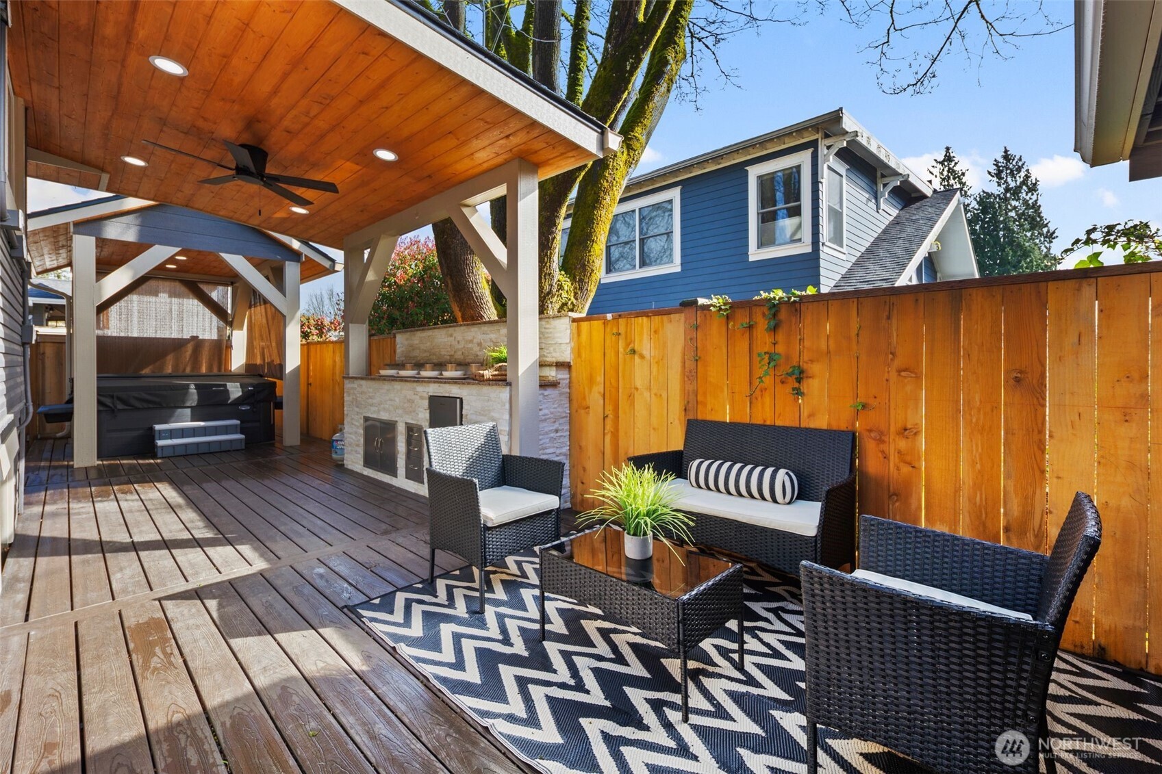 4642 Eastern Avenue North Seattle, WA 98103 - Photo 31 of 34