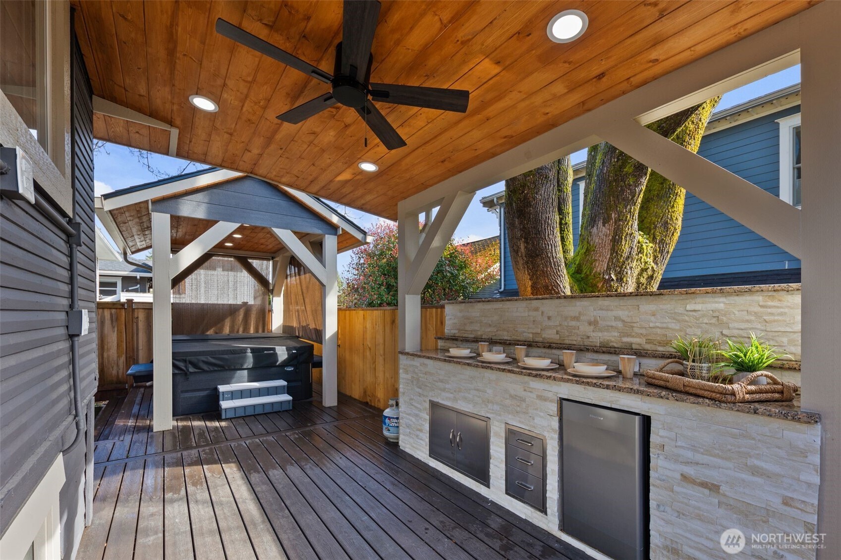 4642 Eastern Avenue North Seattle, WA 98103 - Photo 32 of 34