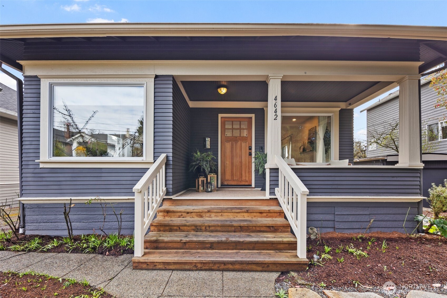 4642 Eastern Avenue North Seattle, WA 98103 - Photo 4 of 34