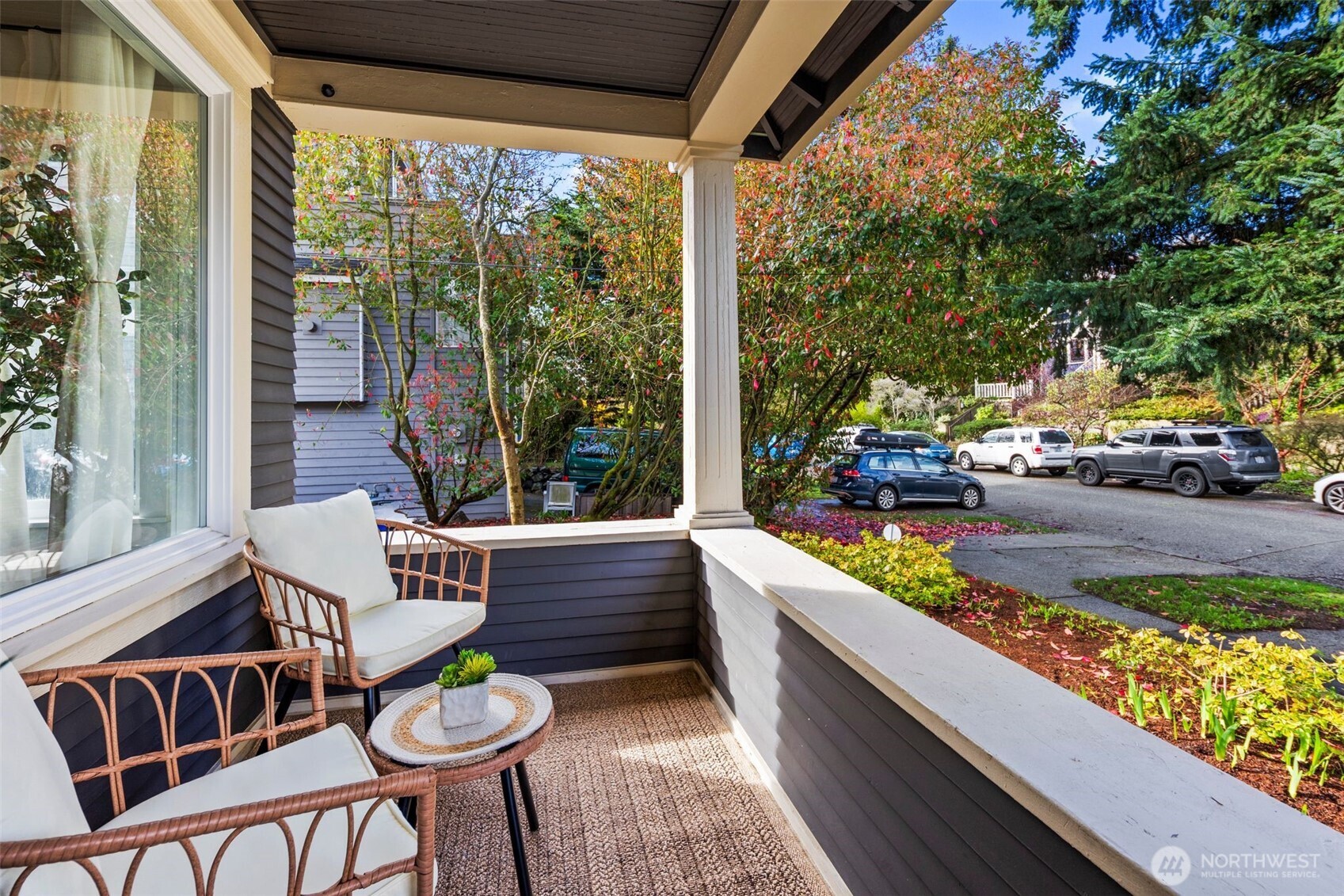 4642 Eastern Avenue North Seattle, WA 98103 - Photo 6 of 34