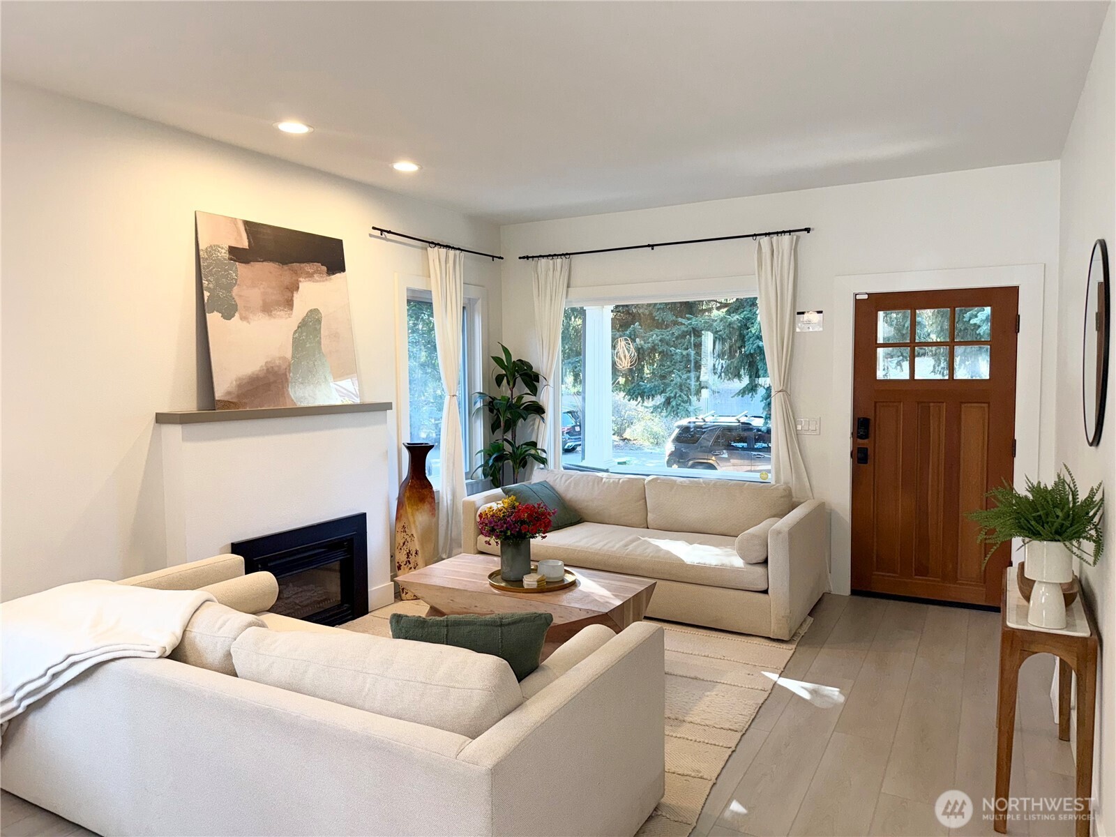 4642 Eastern Avenue North Seattle, WA 98103 - Photo 7 of 34