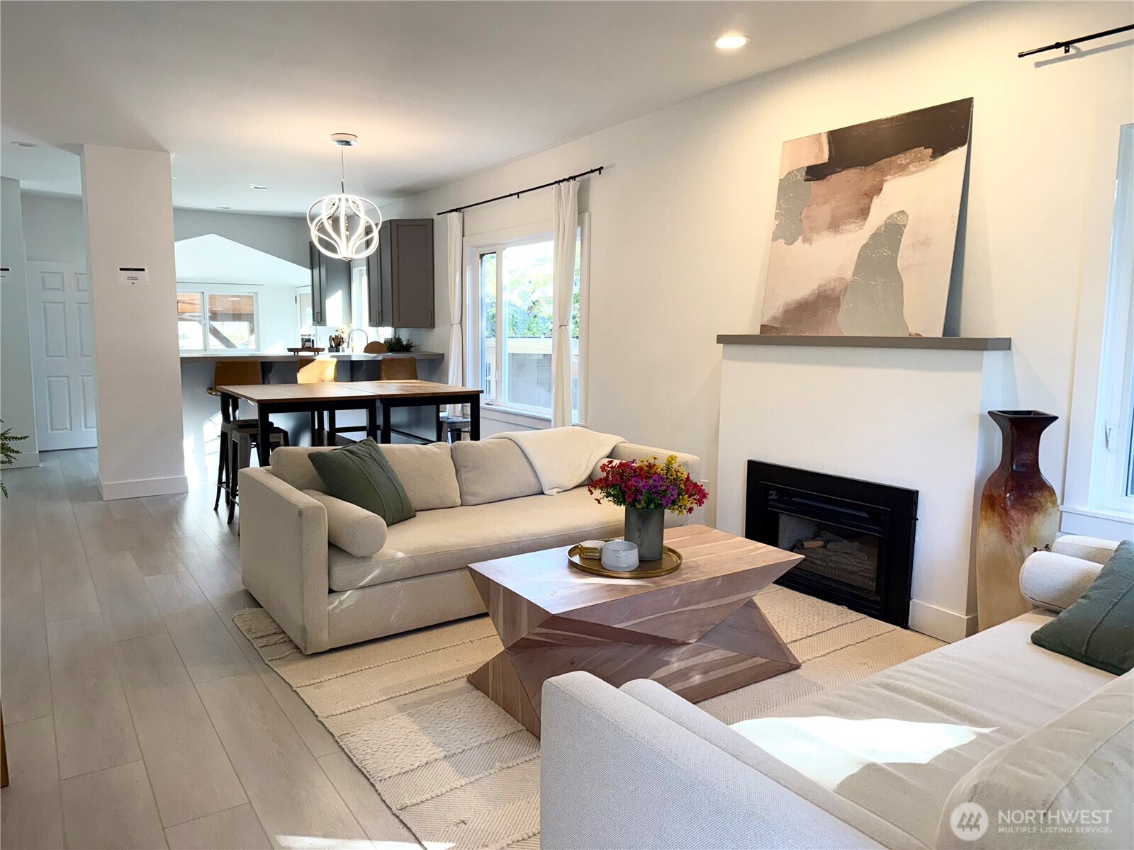 4642 Eastern Avenue North Seattle, WA 98103 - Photo 8 of 34