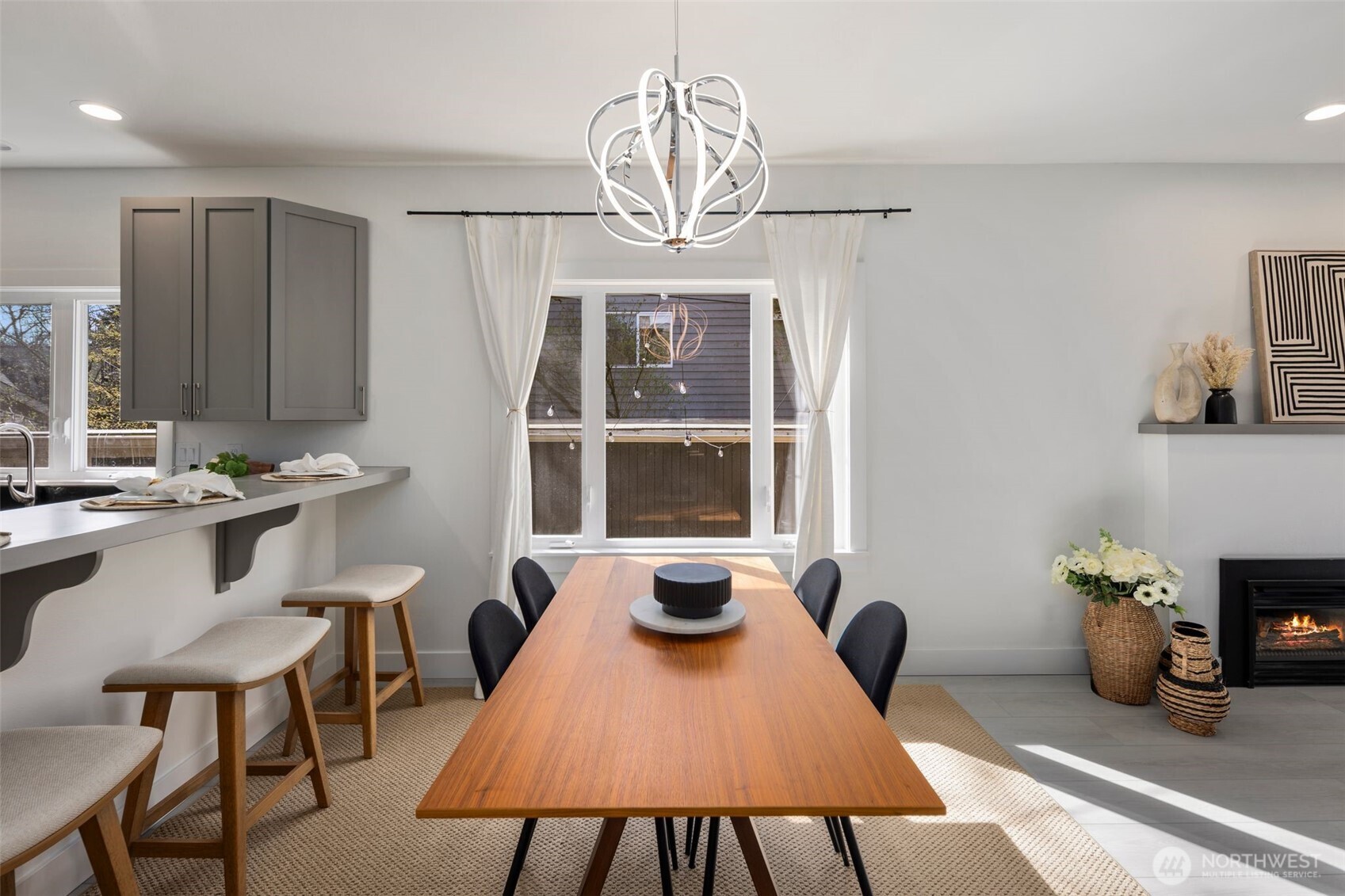 4642 Eastern Avenue North Seattle, WA 98103 - Photo 10 of 34