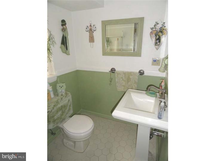 812 Ridge Lane Media, PA 19063 - Photo 15 of 20 Bathroom