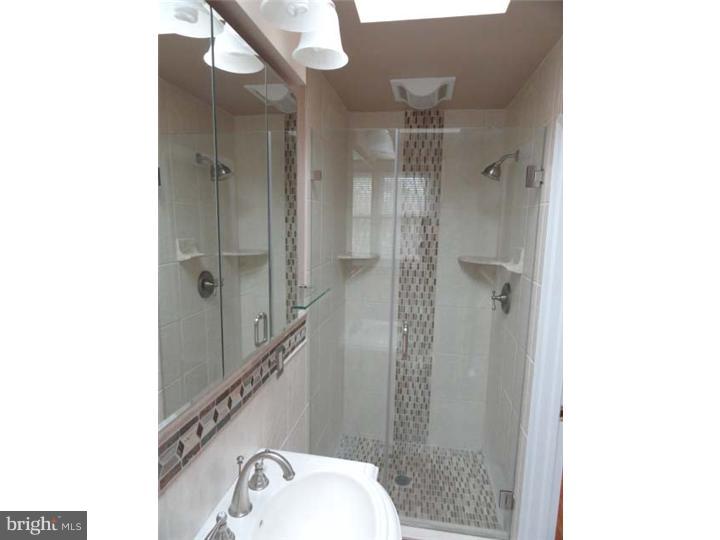 812 Ridge Lane Media, PA 19063 - Photo 16 of 20 Bathroom