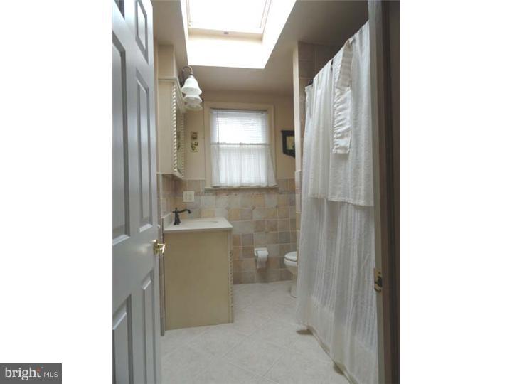 812 Ridge Lane Media, PA 19063 - Photo 17 of 20 Bathroom