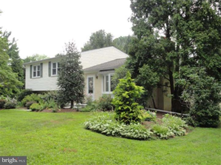 812 Ridge Lane Media, PA 19063 - Photo 4 of 20 Exterior Side