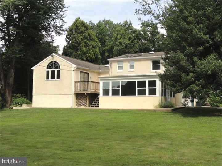812 Ridge Lane Media, PA 19063 - Photo 5 of 20 Exterior Back