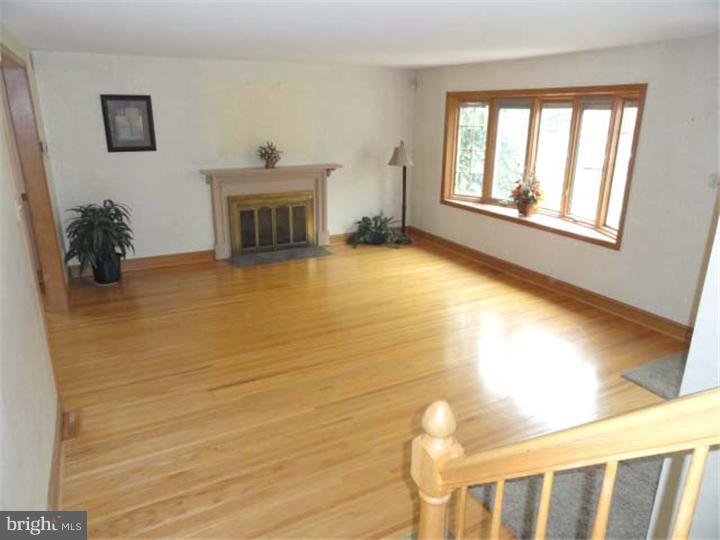 812 Ridge Lane Media, PA 19063 - Photo 6 of 20 Living Room