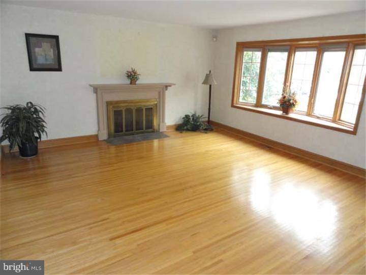812 Ridge Lane Media, PA 19063 - Photo 7 of 20 Living Room