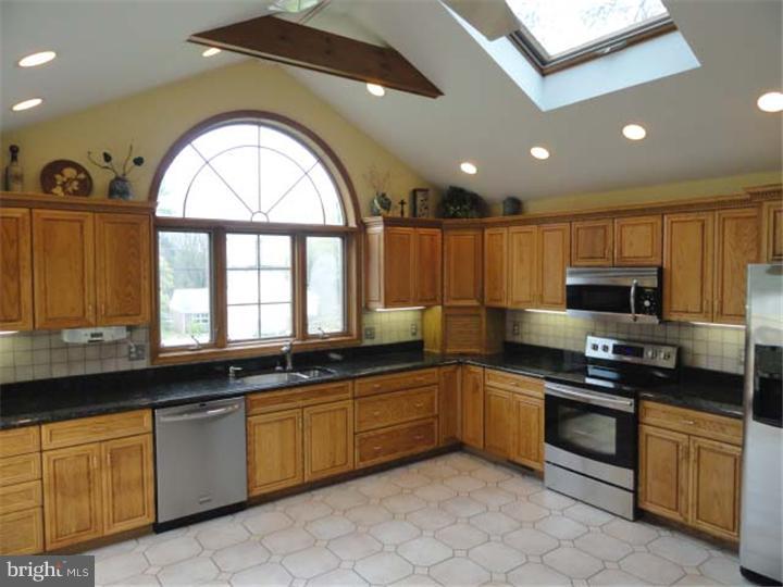 812 Ridge Lane Media, PA 19063 - Photo 10 of 20 Kitchen