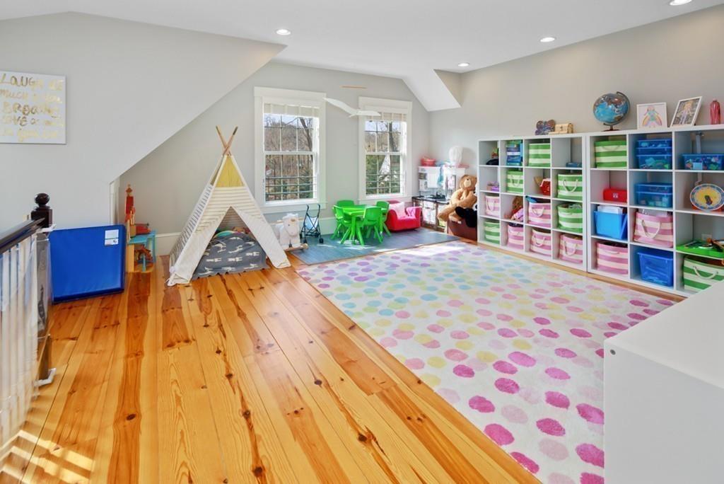 170 North Street Hingham, MA 02043 - Photo 31 of 42 a living room with fish tank and a rug