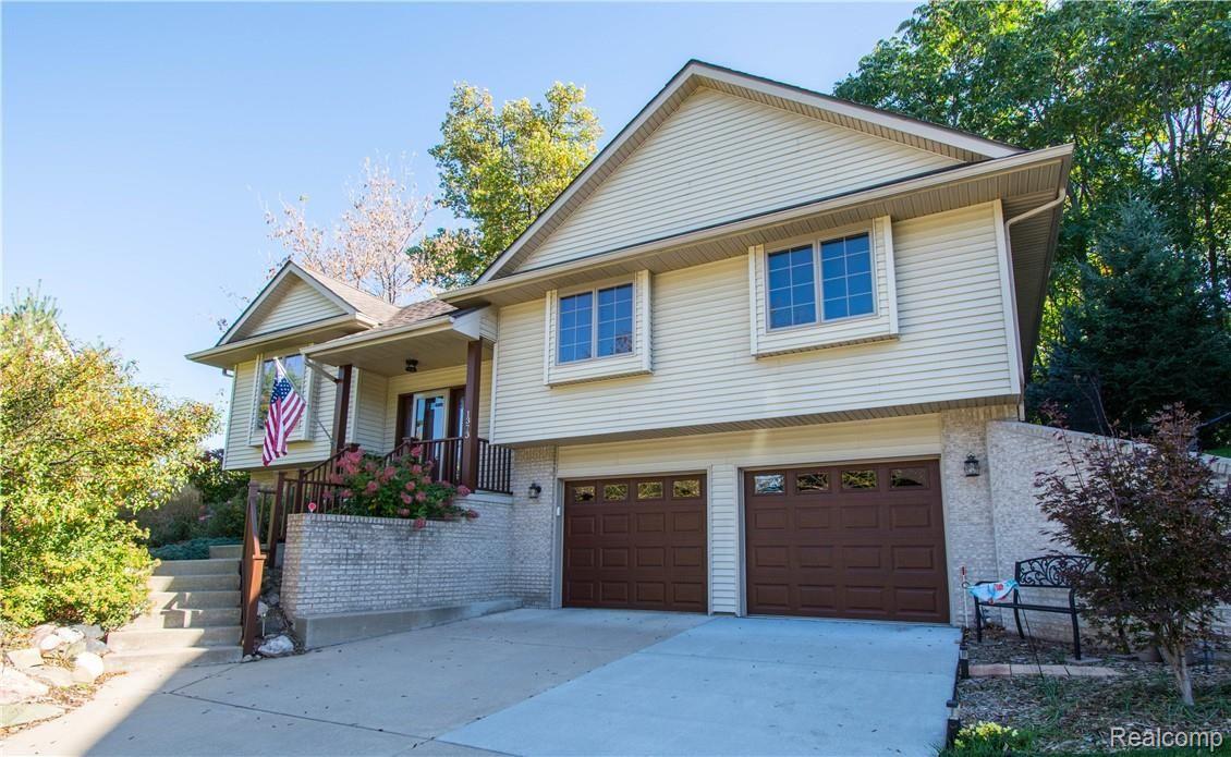 1373 Northern Ridge Drive Brighton, MI 48116 - Photo 2 of 18 1.jpg