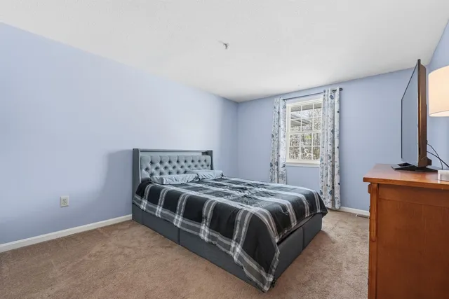 $279,900 | 804 Elmwood Drive, Hudson, NH 03051