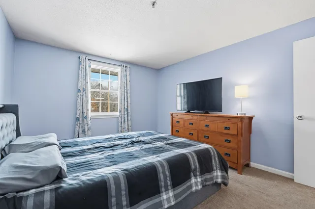 $279,900 | 804 Elmwood Drive, Hudson, NH 03051