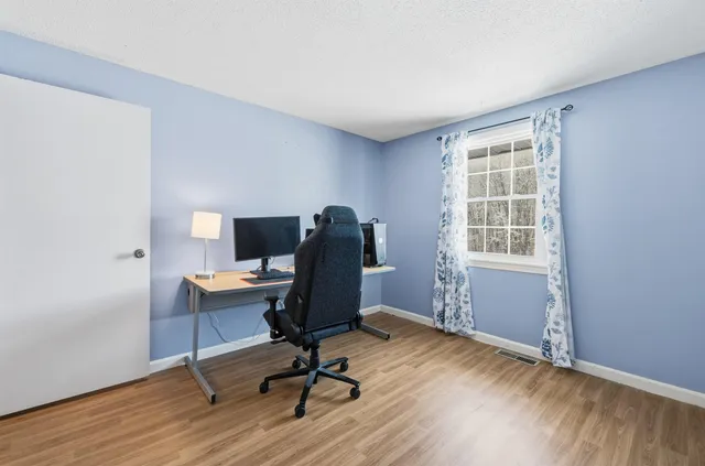 $279,900 | 804 Elmwood Drive, Hudson, NH 03051