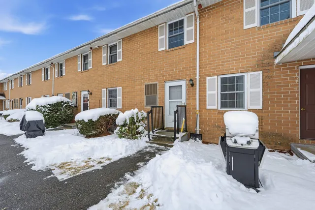 $279,900 | 804 Elmwood Drive, Hudson, NH 03051