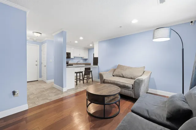 $279,900 | 804 Elmwood Drive, Hudson, NH 03051