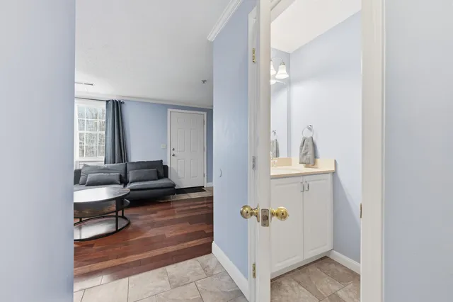 $279,900 | 804 Elmwood Drive, Hudson, NH 03051