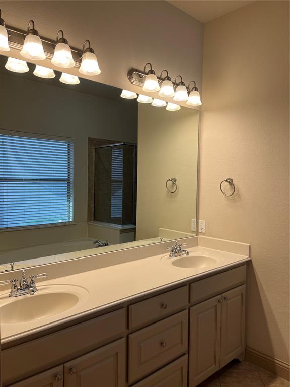 817 La Cima Irving, TX 75039 - Photo 21 of 40