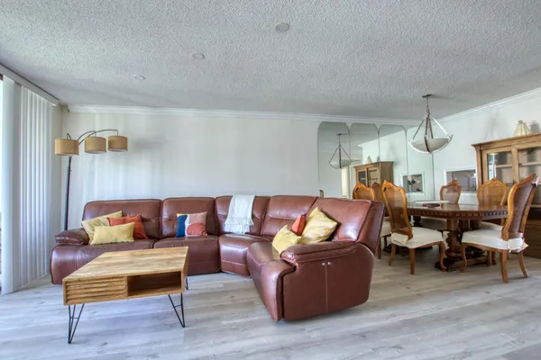 $2,200 | 4345 Trevi Court, Unit 204, Lake Worth, FL 33467