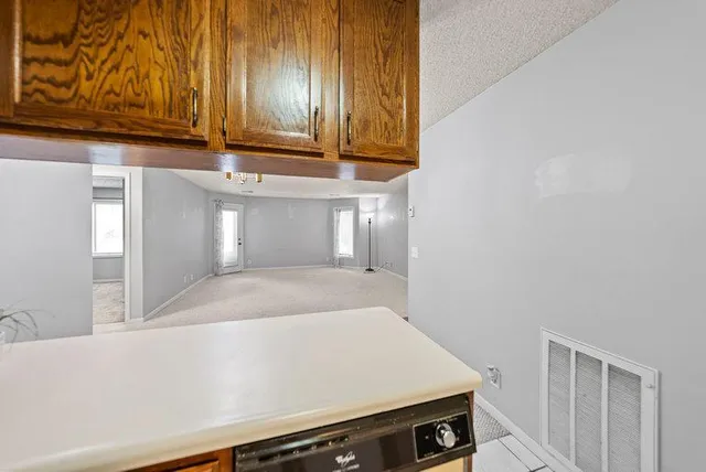 $179,900 | 742 County Rd F West, Unit 1002, Shoreview, MN 55126