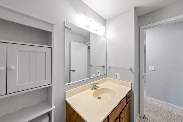 $179,900 | 742 County Rd F West, Unit 1002, Shoreview, MN 55126