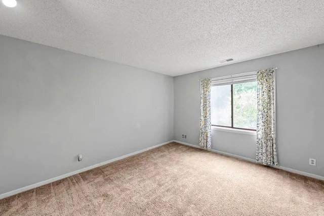 $179,900 | 742 County Rd F West, Unit 1002, Shoreview, MN 55126