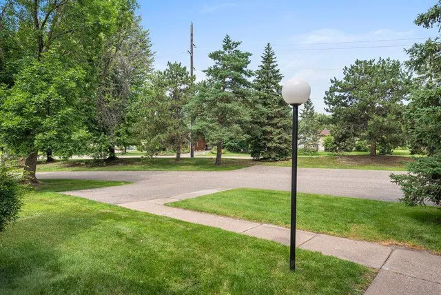 $179,900 | 742 County Rd F West, Unit 1002, Shoreview, MN 55126