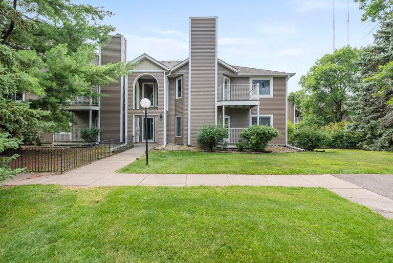 742 County Rd F West, Unit 1002 Shoreview, MN 55126 - Photo 4 of 31