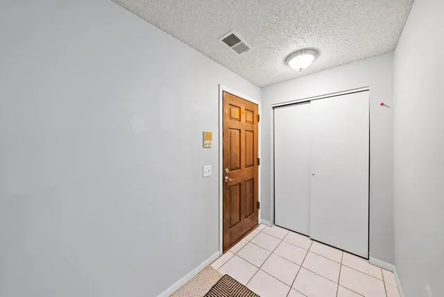 $179,900 | 742 County Rd F West, Unit 1002, Shoreview, MN 55126