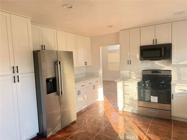 $2,500 | 14325 Tawney Ridge Lane, Victorville, CA 92394
