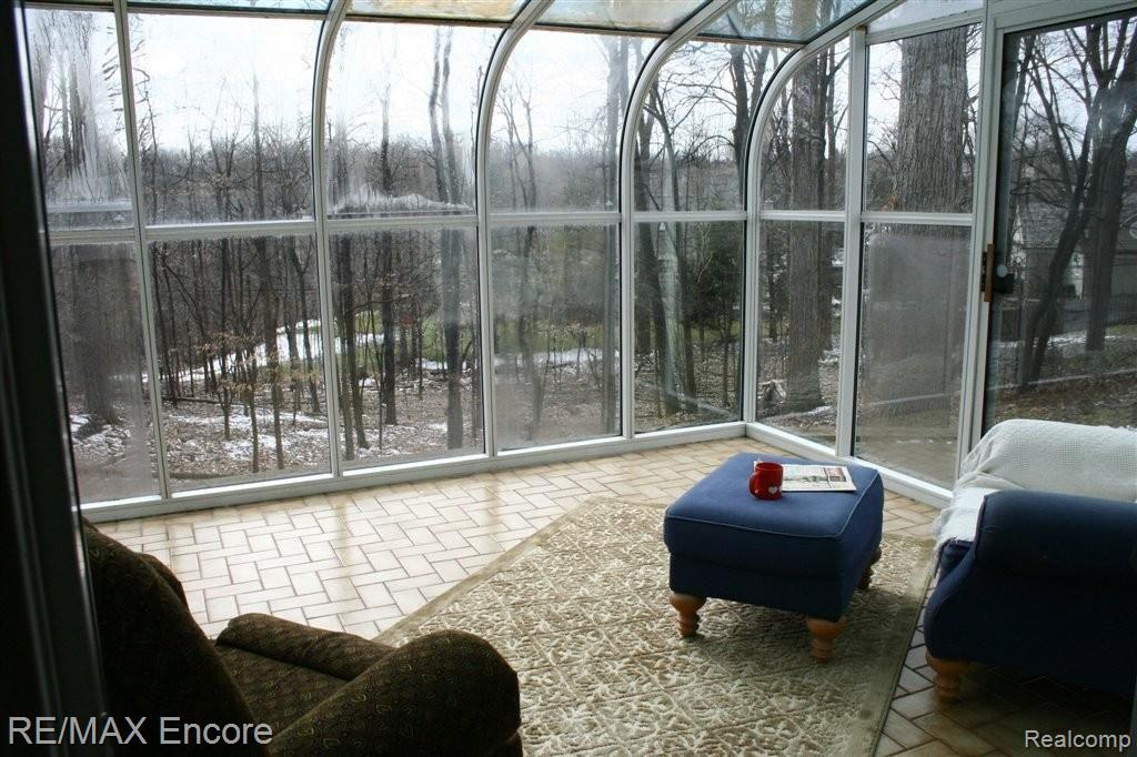 695 South Fieldstone Drive Rochester, MI 48309 - Photo 10 of 16 Sun Porch.JPG