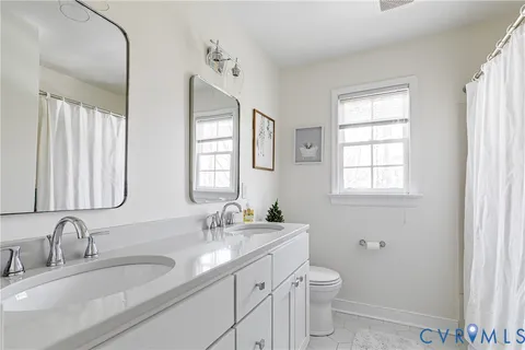 a view of entryway and hall