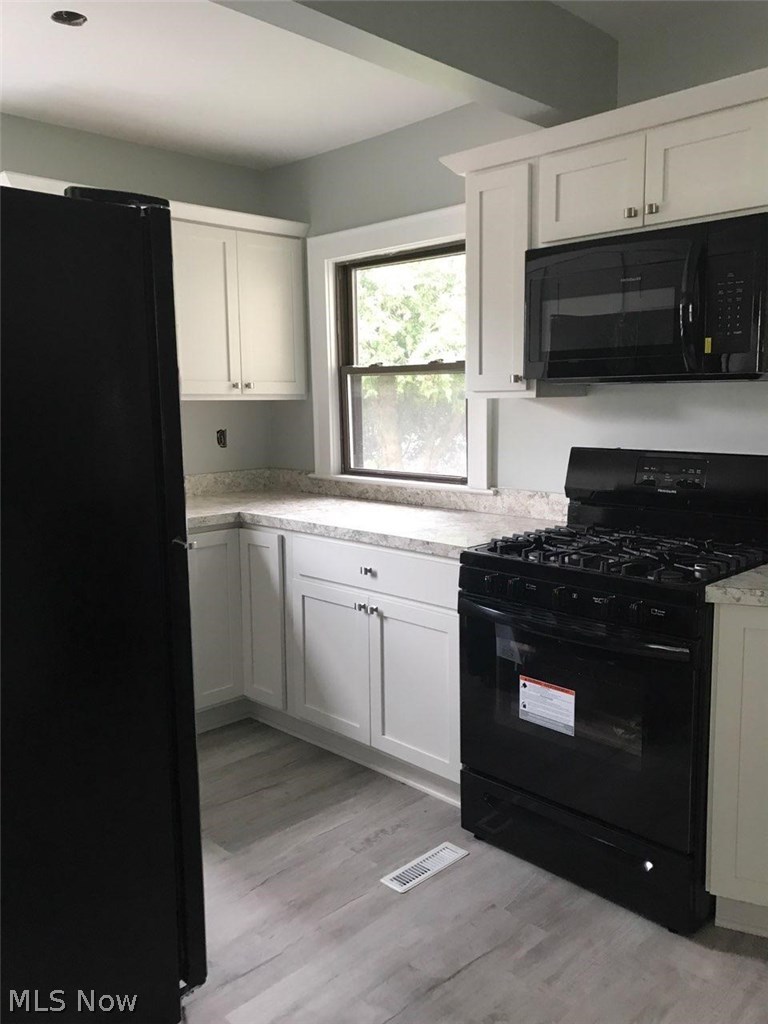 3321 Tullamore Road Cleveland, OH 44118 - Photo 8 of 21 Gallery Image 8