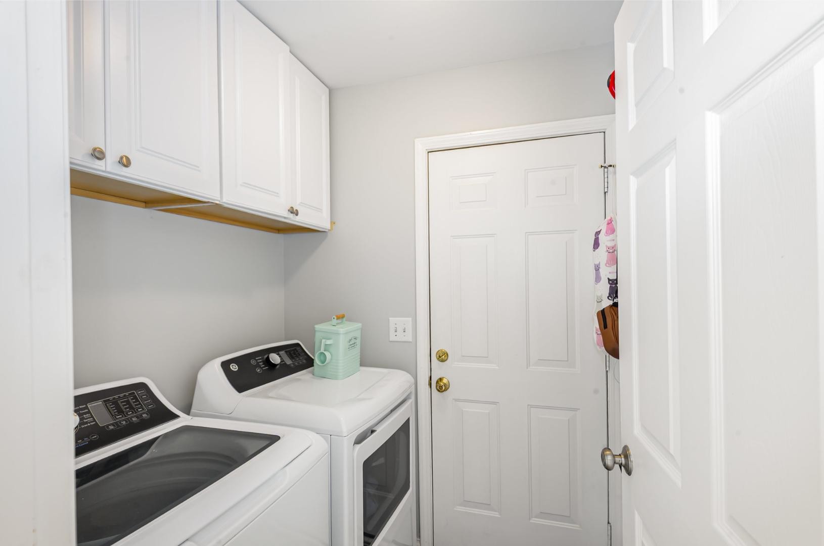 879 Rock Bridge Road Bethpage, TN 37022 - Photo 18 of 39 a utility room with dryer and washer