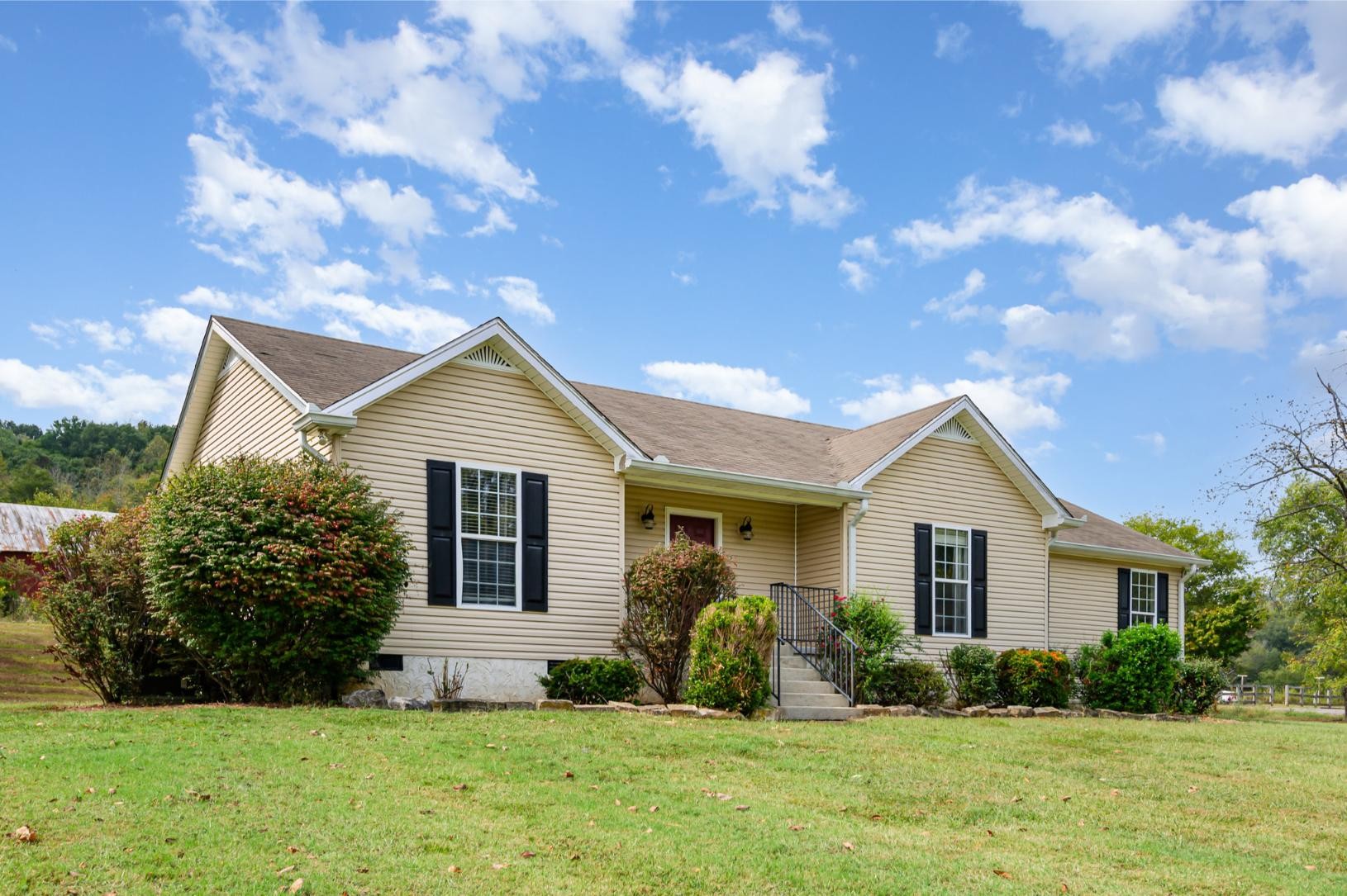 879 Rock Bridge Road Bethpage, TN 37022 - Photo 38 of 39 a front view of house with yard and green space