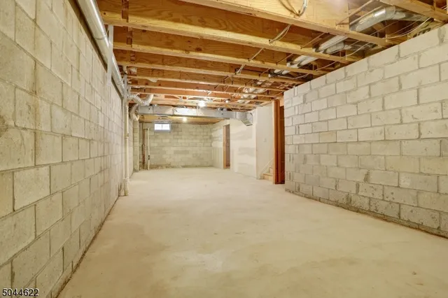 a view of empty room with windows