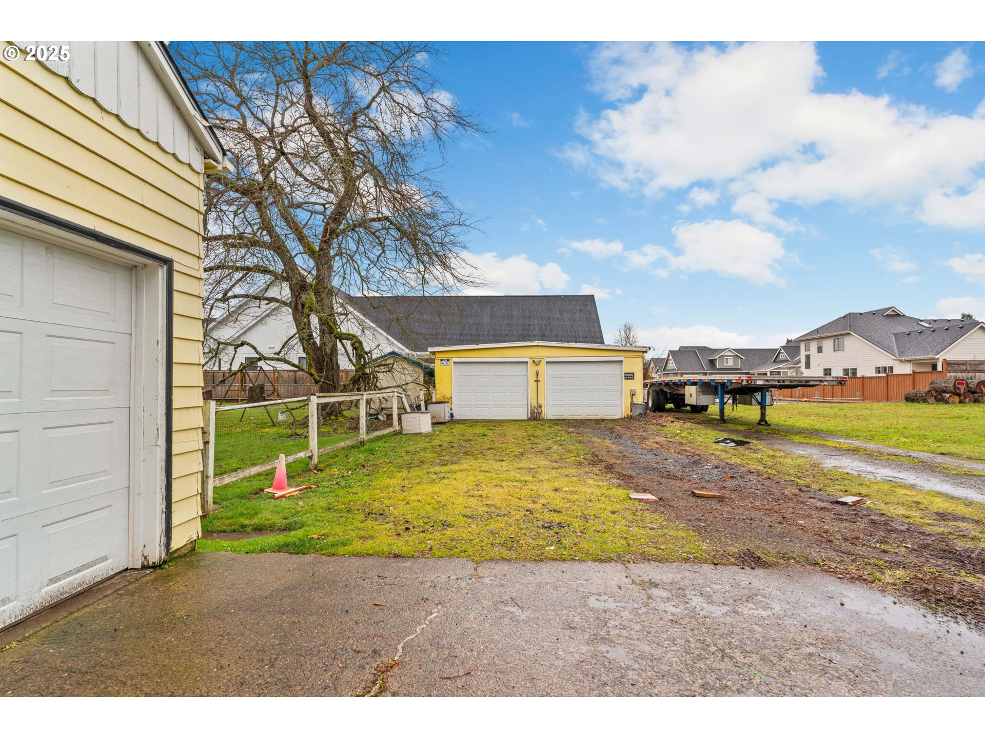 135 Ayres Road Eugene, OR 97408 - Photo 20 of 32 a view of a yard with a house