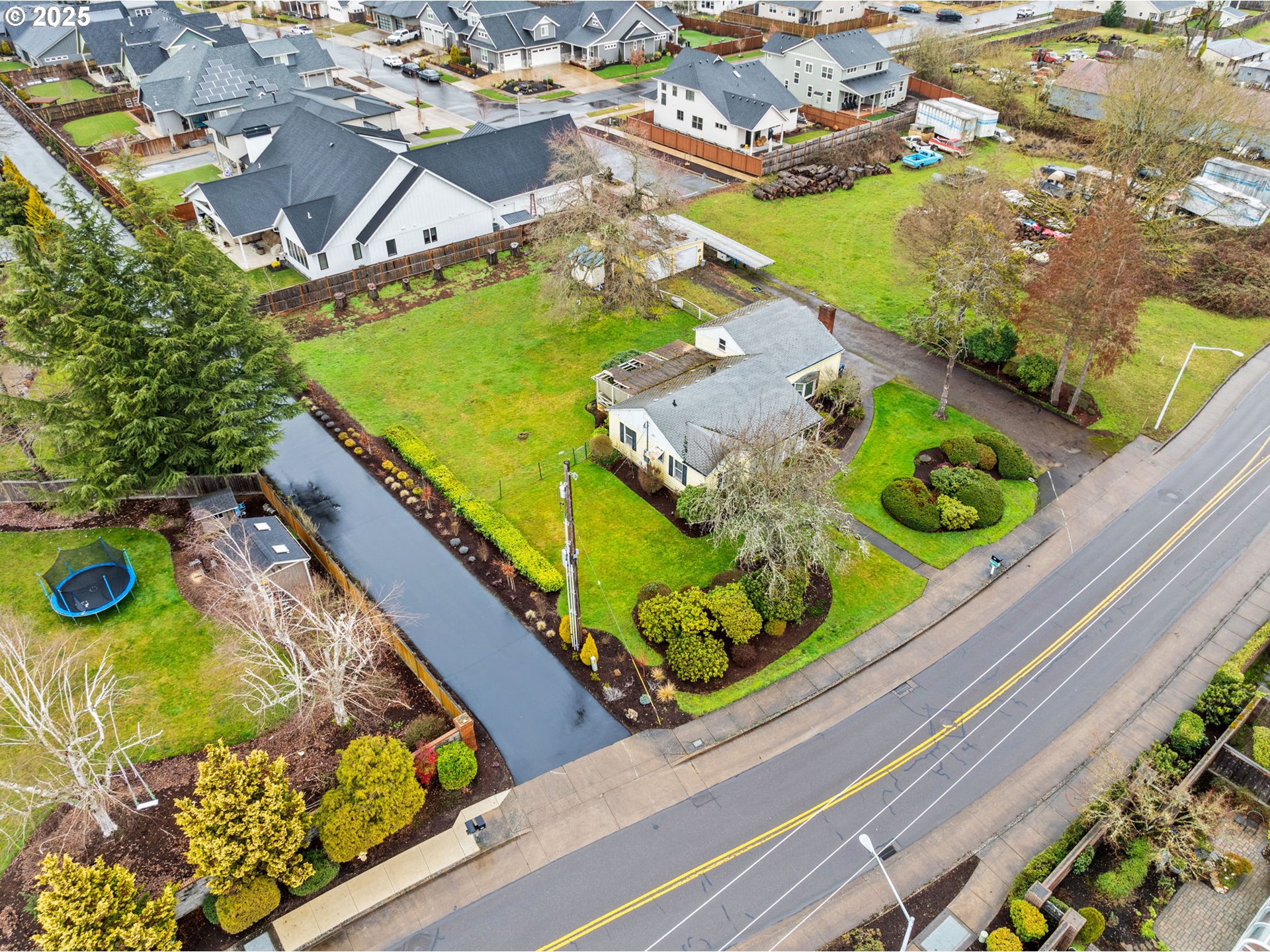 135 Ayres Road Eugene, OR 97408 - Photo 27 of 32 an aerial view of a residential houses with yard