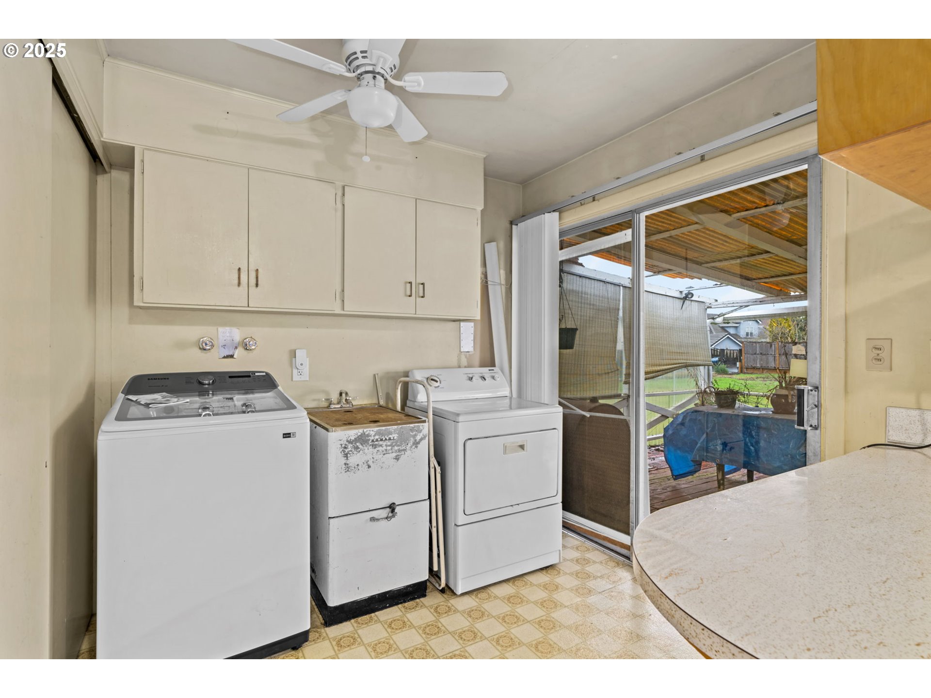 135 Ayres Road Eugene, OR 97408 - Photo 8 of 32 a utility room with dryer and washer