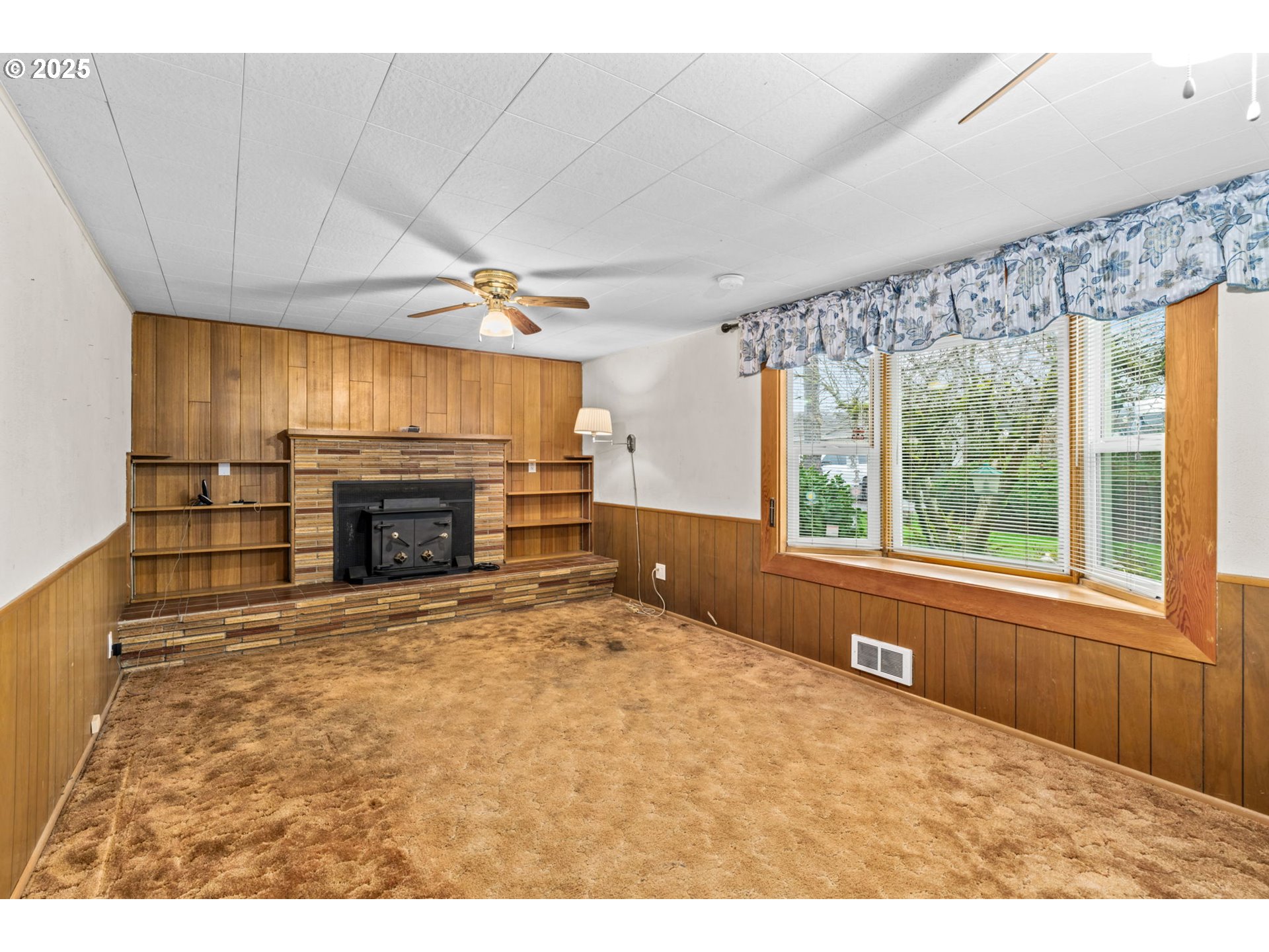 135 Ayres Road Eugene, OR 97408 - Photo 10 of 32 a view of empty room with a fireplace and windows