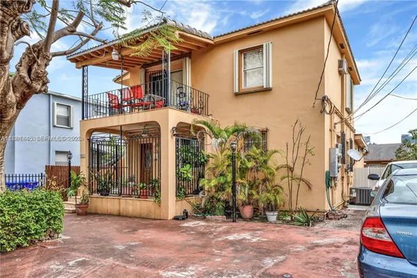 a view of a house with small space