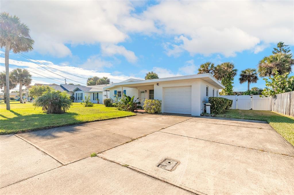 3948 Cardinal Boulevard Port Orange, FL 32127 - Photo 26 of 37 a view of backyard of house and car parked