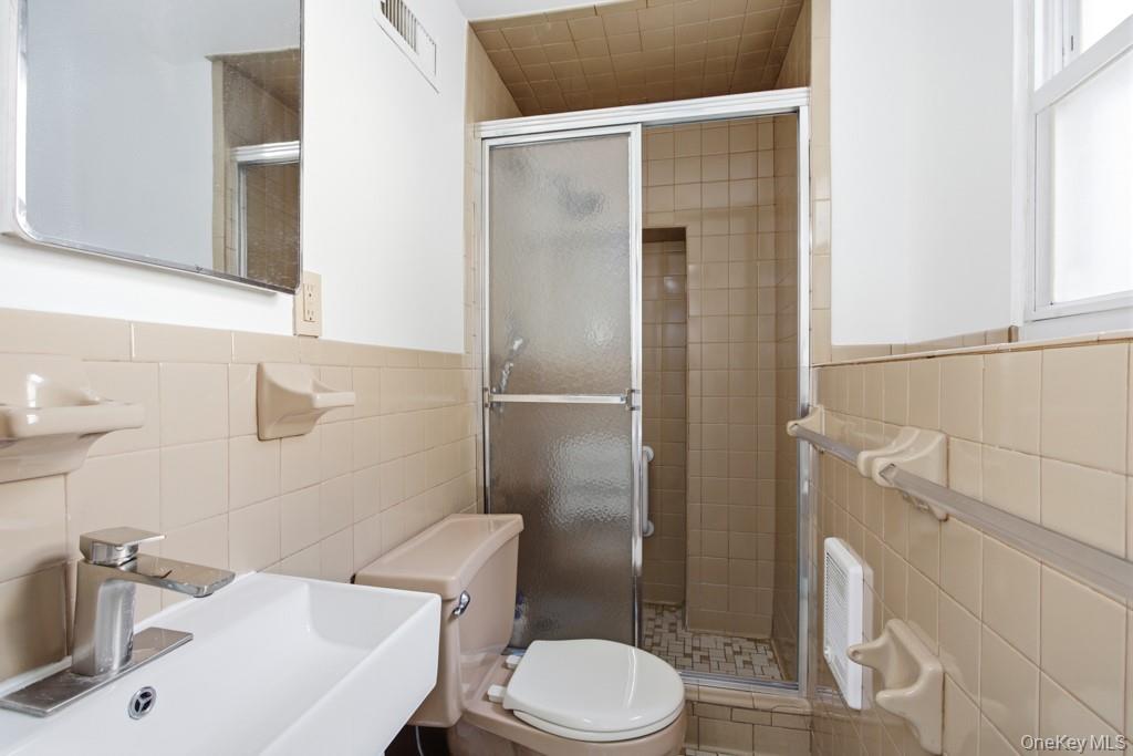 29 Montrose Road Yonkers, NY 10710 - Photo 14 of 23